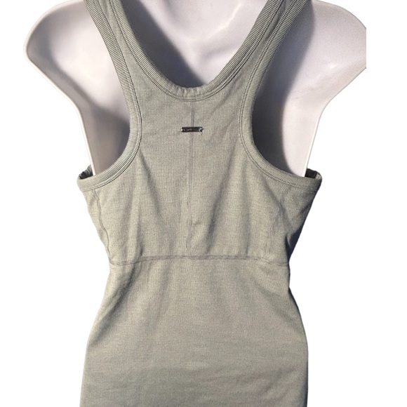 Women’s Prana Razor back gray tank with built in bra, sz M - Picture 2 of 4